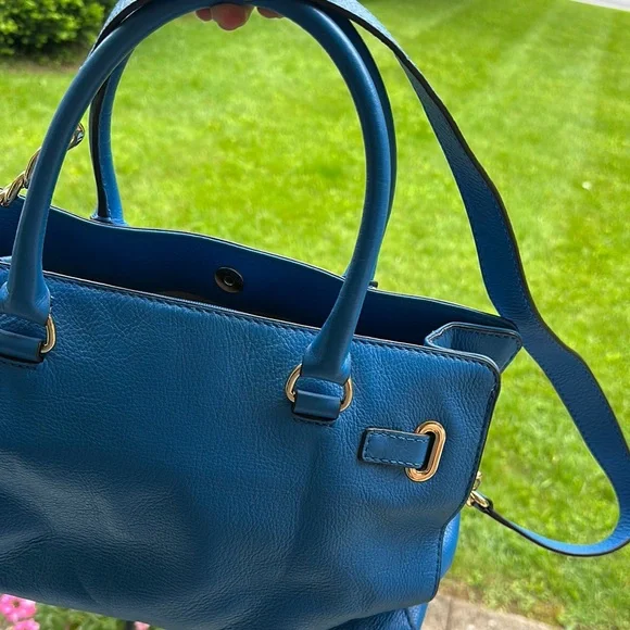 Michael Kors Blue Shoulder Bag with Gold Hardware - Picture 10 of 10